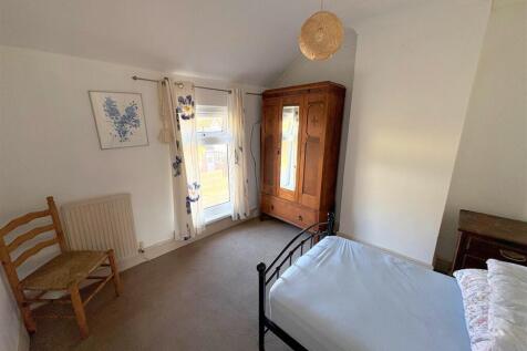 Bedroom 2a.jpg