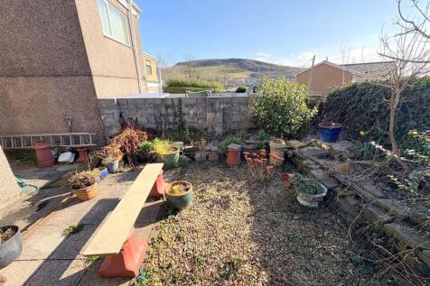 Rear Garden c.jpg