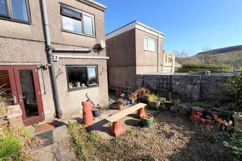 Rear Garden e.jpg