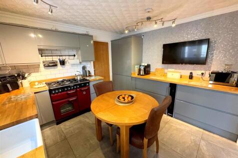 Kitchen e.jpg