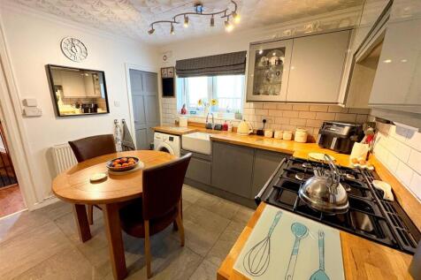 Kitchen g.jpg