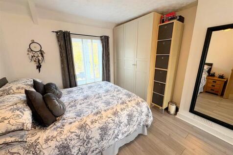 Bedroom 1a.jpg