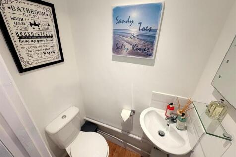 En-suite Cloakroom