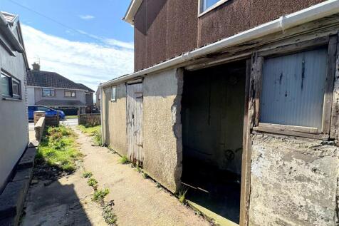 Side Garden / Outbuilding