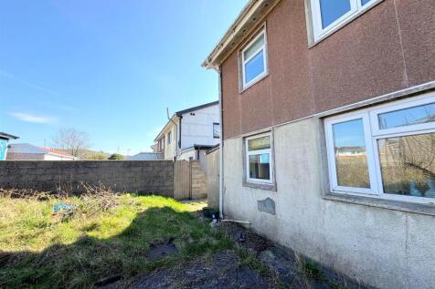 Rear Garden b.jpg