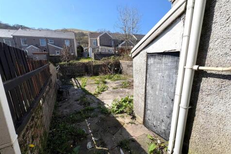 Rear Garden b.jpg