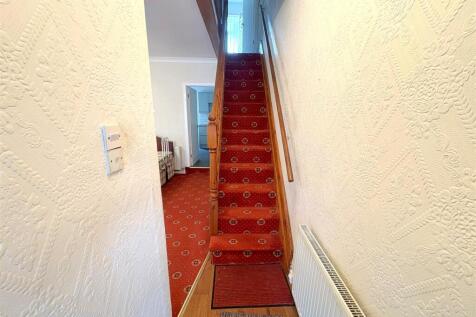 Hallway a.jpg