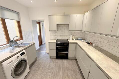 Kitchen a.jpg