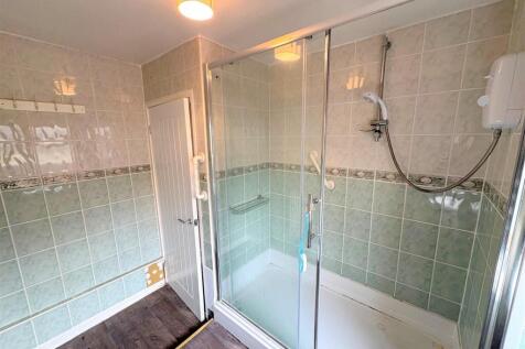 Shower Room b.jpg