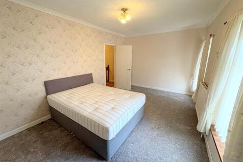 Bedroom 1c.jpg