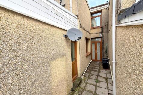 Rear Garden a.jpg