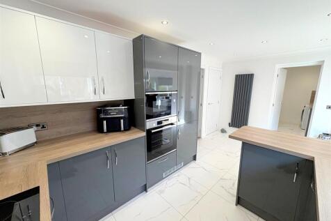 Kitchen d.jpg