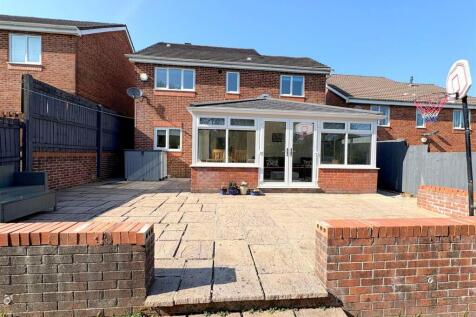 Rear Garden e.jpg