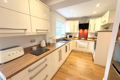 Kitchen c.jpg