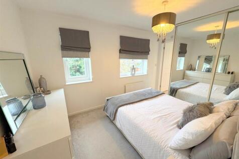 Bedroom 1a.jpg