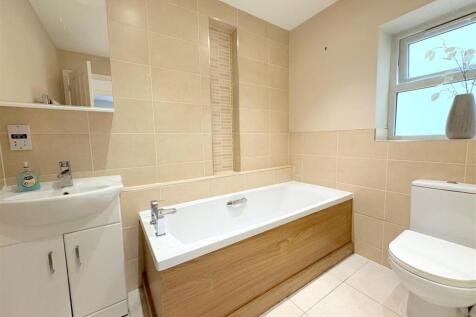 Bathroom a.jpg