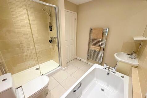 Bathroom c.jpg