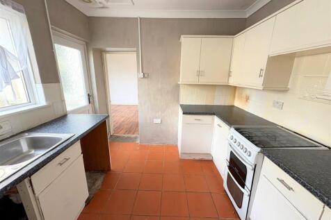 Kitchen b.jpg