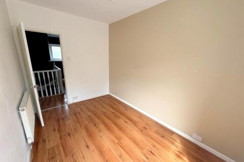 Bedroom 3b.jpg