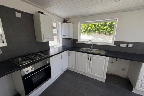 Kitchen a.jpg