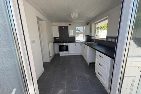 Kitchen f.jpg