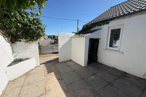 Side &amp; Rear Yard