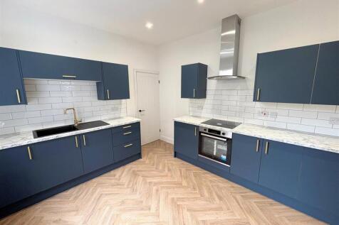 Kitchen b.jpg
