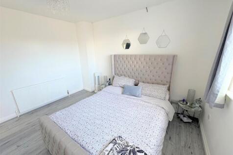 Bedroom 1c.jpg