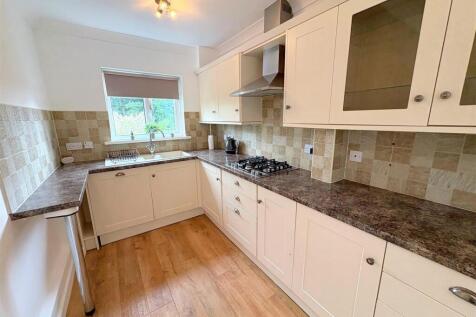 Kitchen b.jpg