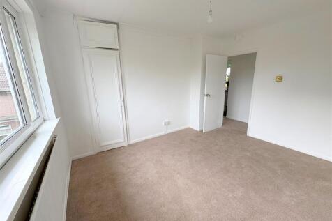 Bedroom 1b.jpg