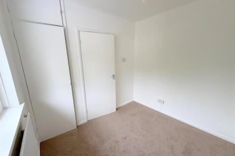 Bedroom 3b.jpg