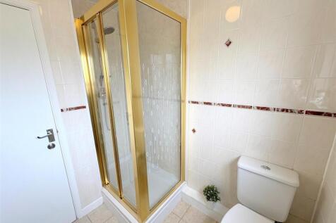 Shower Room b.jpg