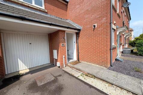 Front Entrance &amp; Driveway