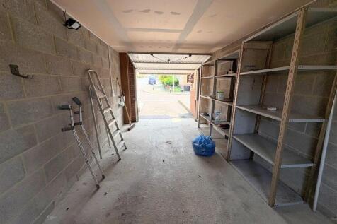 Garage b.jpg