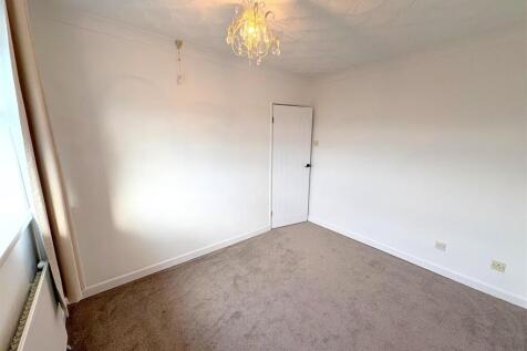 Bedroom 3b.jpg