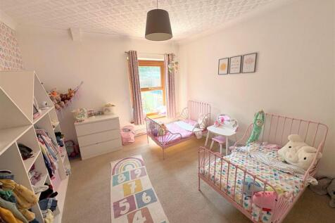 Bedroom 2a.jpg
