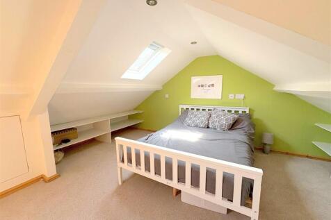 Bedroom 4b.jpg