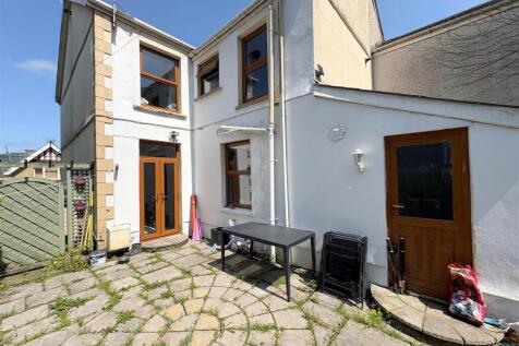 Rear Garden b.jpg