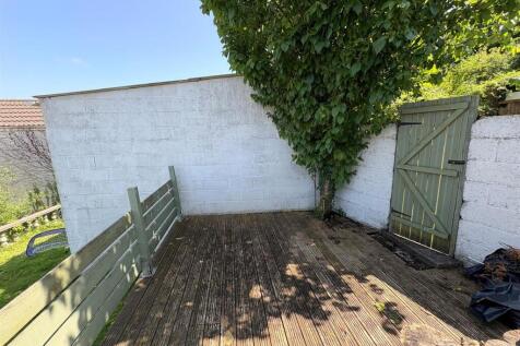 Rear Garden e.jpg