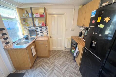 Kitchen a.jpg