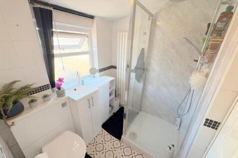 Shower Room a.jpg