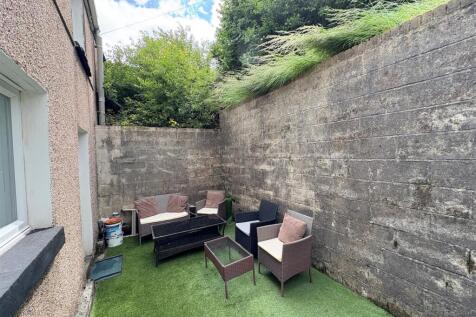 Rear Garden b.jpg