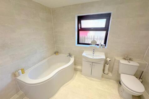 Bathroom a.jpg