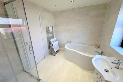 Bathroom c.jpg
