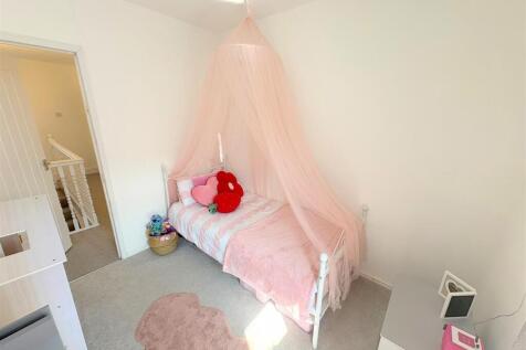 Bedroom 3b.jpg