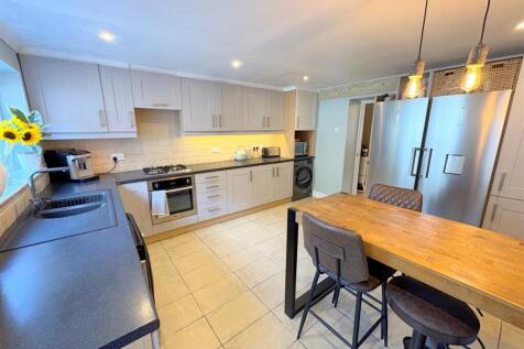 Kitchen e.jpg
