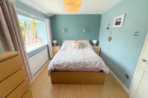 Bedroom 1b.jpg