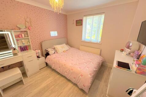 Bedroom 2a.jpg