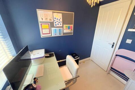 Bedroom 4b.jpg