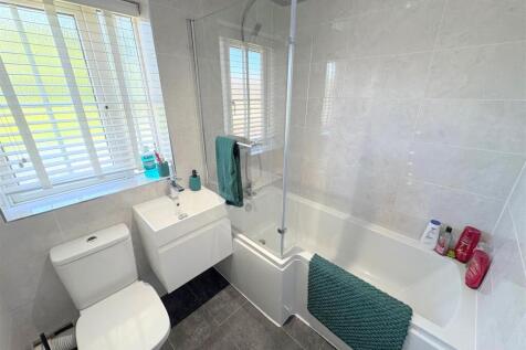 Bathroom a.jpg